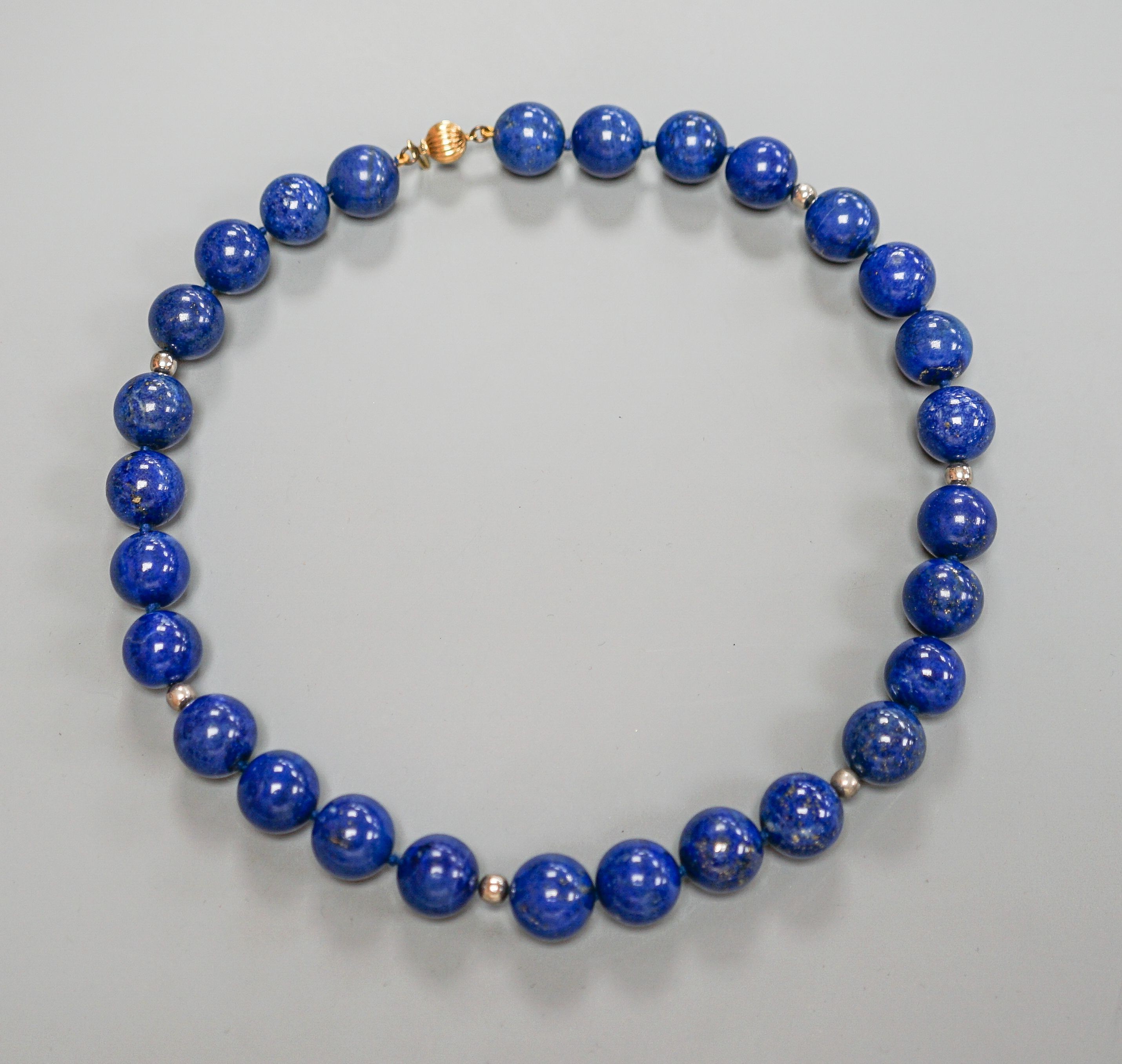 A single strand lapis lazuli circular bead necklace, with 375 clasp, 44cm.